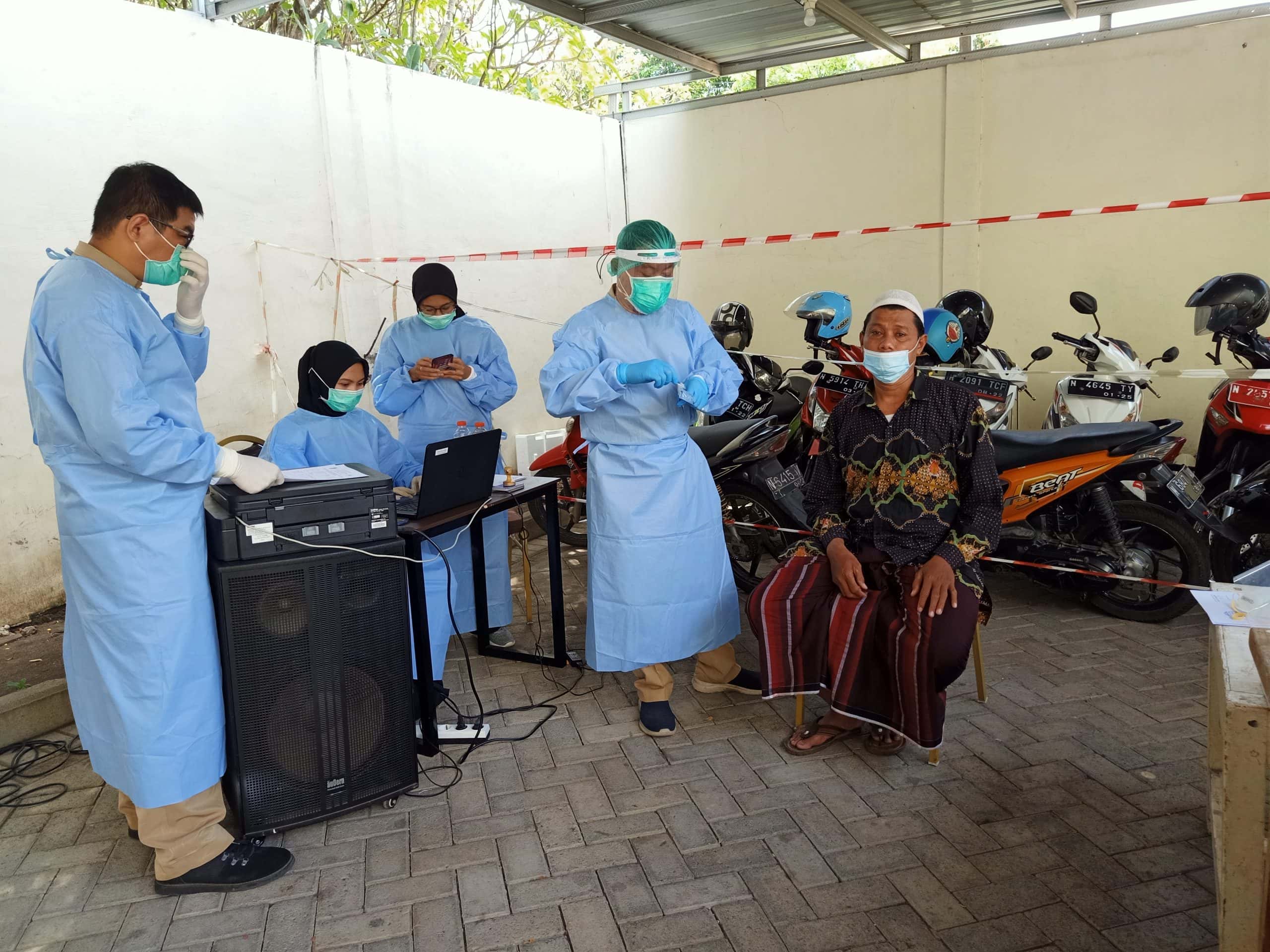 Achmad Wakil Ketua Rombongan Saat Jalani Swab Antigen.