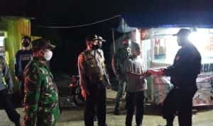 Koramil 0622-14/Surade, Bersama Forkopincam Berikan Sembako Kepada Pedagang Kaki Lima