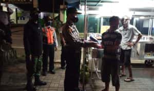 Koramil 0622-14/Surade, Bersama Forkopincam Berikan Sembako Kepada Pedagang Kaki Lima
