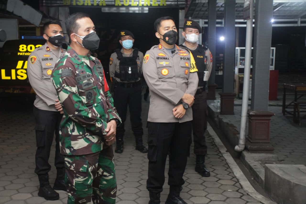 Kapolres Jember AKBP. Arif Rachman Arifin, S.I.K, M.H bersama Dandim 0824 Jember Letkol Inf. Laode. M. Noerdin