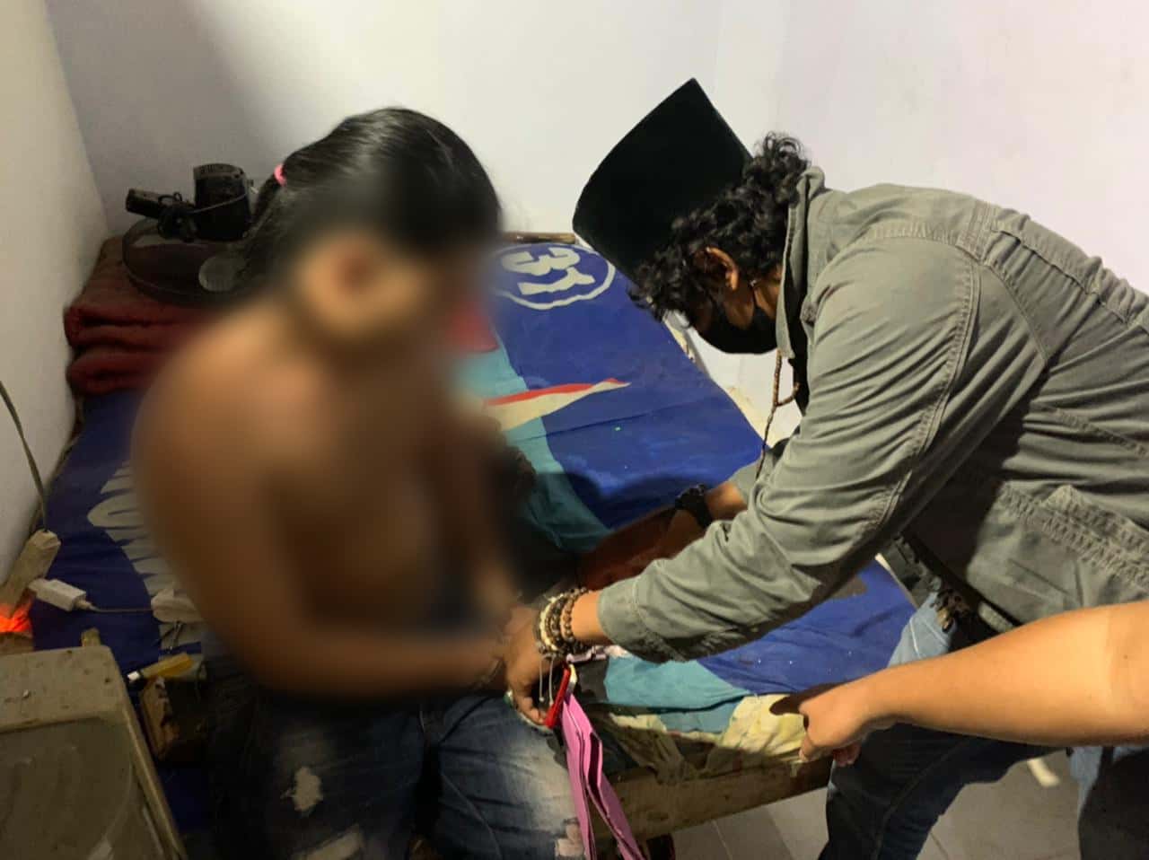 Foto tersangka IS saat di tangkap